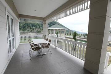 Фото номера Коттедж с 1 спальней Курортные отели Qafqaz Riverside Hotel г. Габала 6