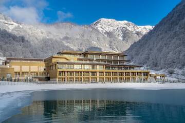 Фото Отель Qafqaz Tufandag Mountain Resort Hotel г. Габала 1